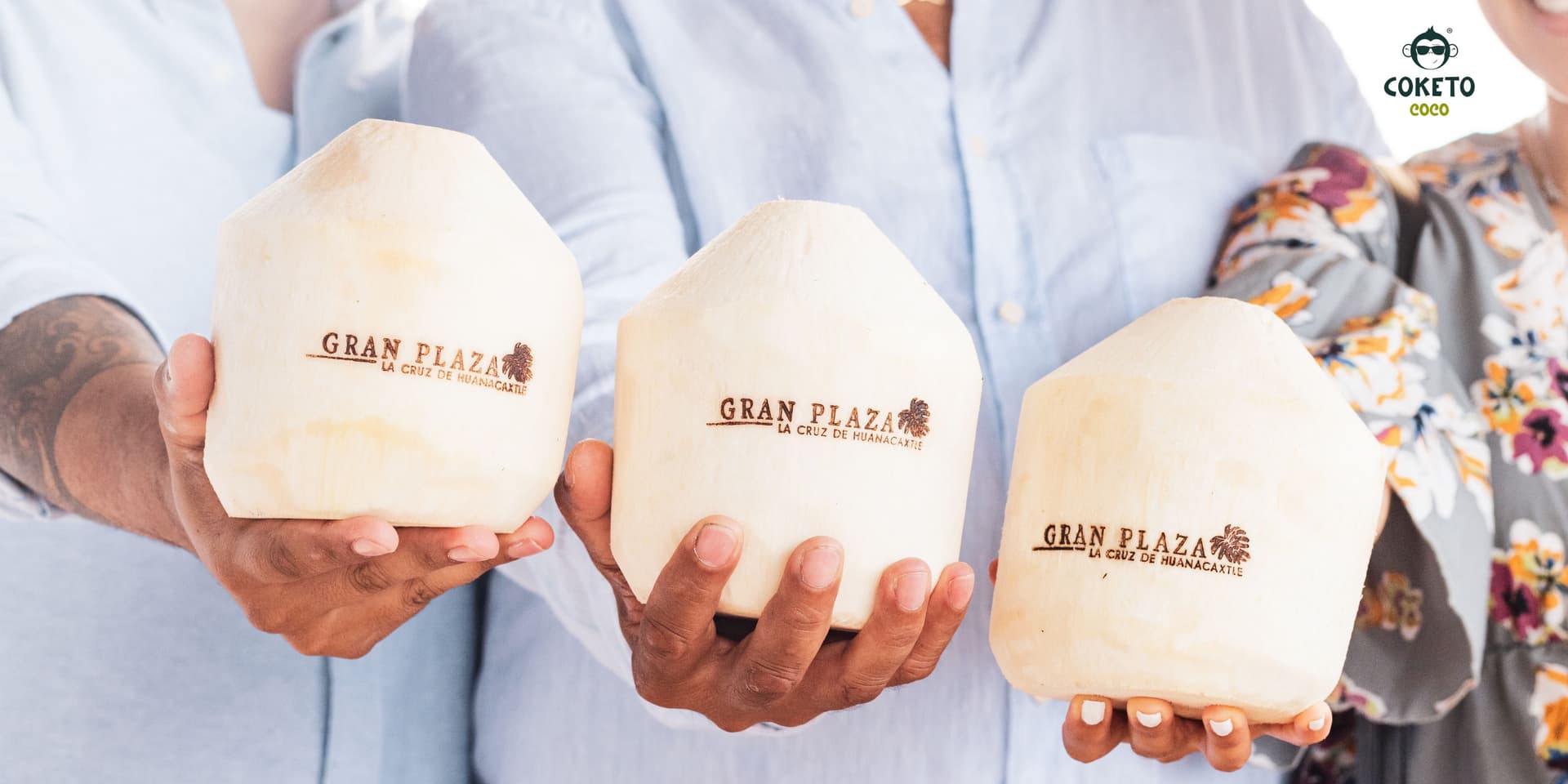 Hoteles y clubs de playa usando cocos Coketo personalizados